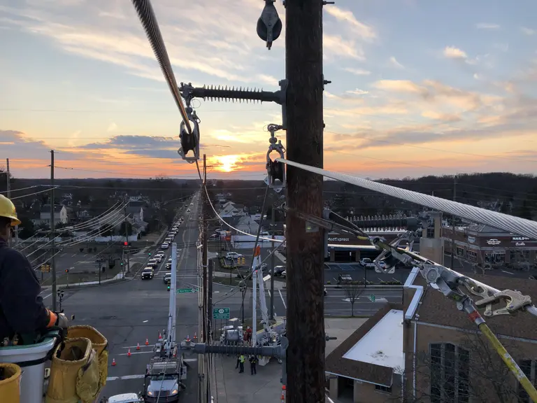 boom lift near power lines