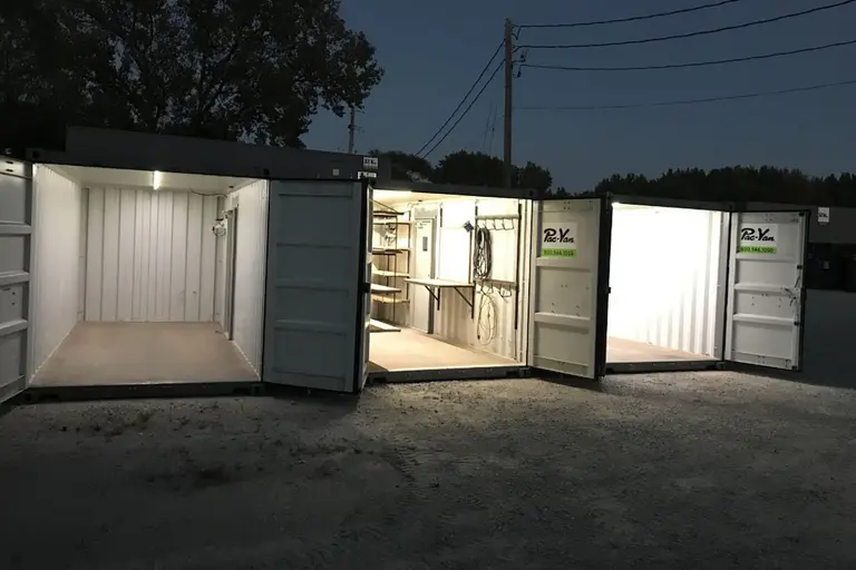 Solar-Container-Lineup
