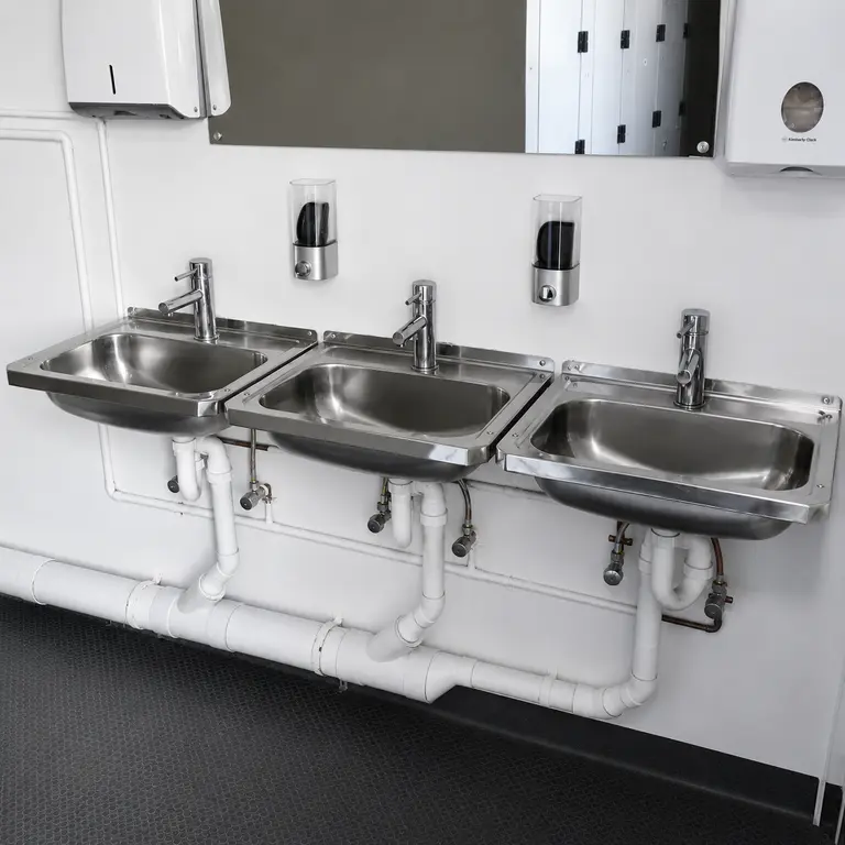 20ft ablution block with toilets and showers
