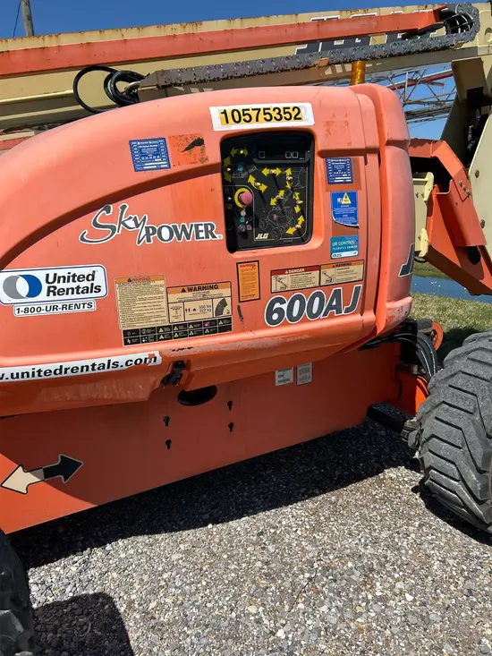 2017 JLG 600AJ Articulating Boom Lift