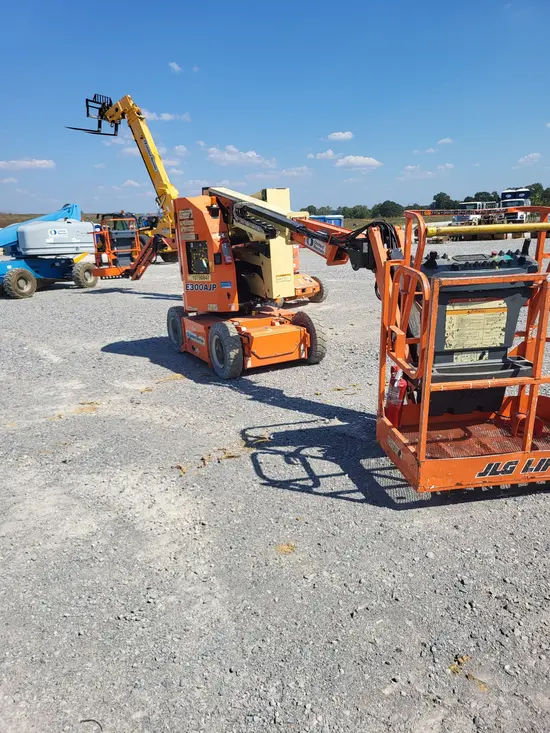 2018 JLG E300AJP Articulating Boom Lift