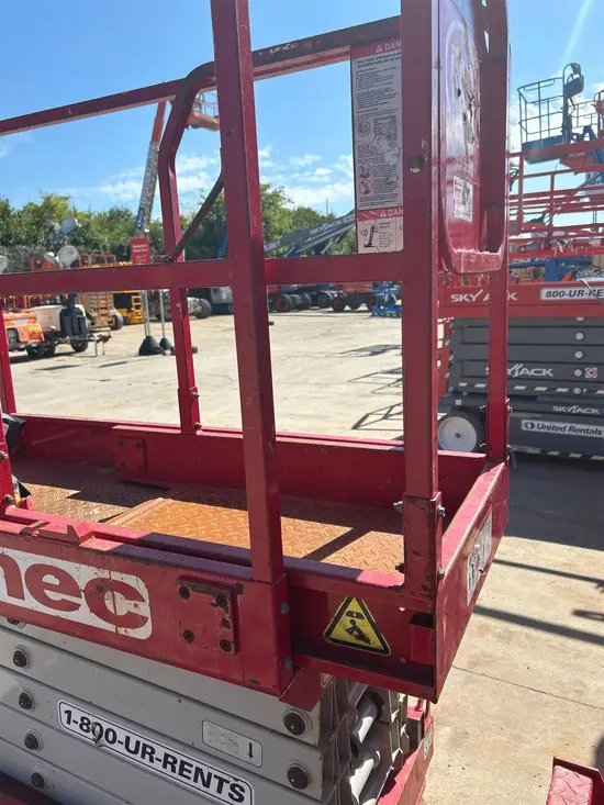 2018 MEC MICRO 19 Scissor Lift