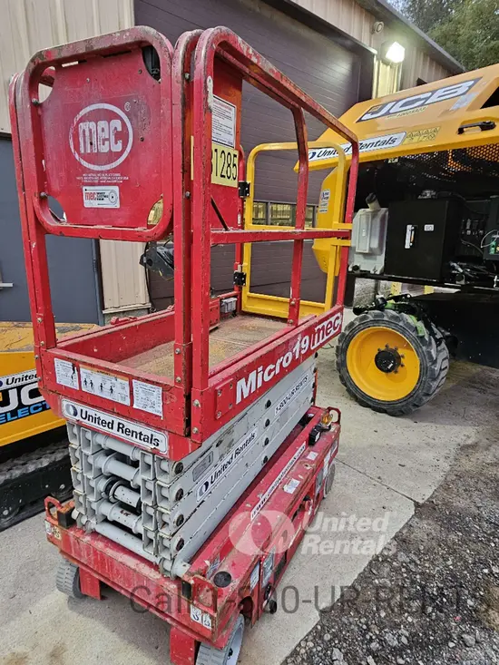 2018 MEC MICRO 19 Scissor Lift