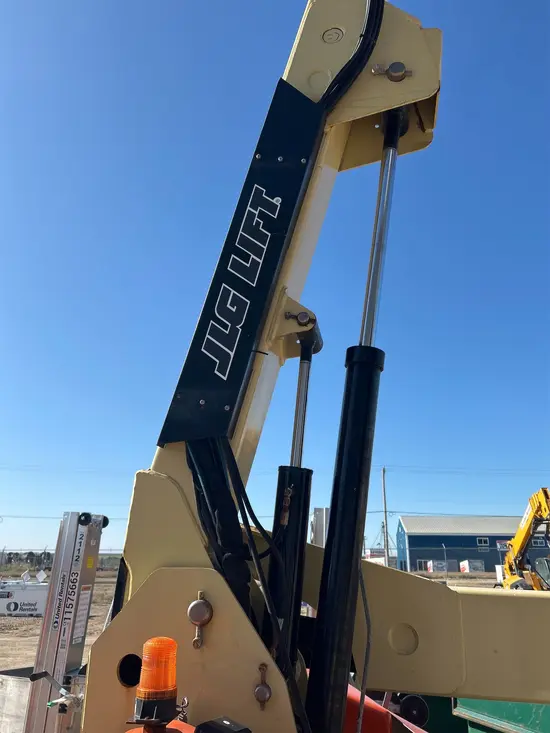 2017 JLG E400AJPN Articulating Boom Lift