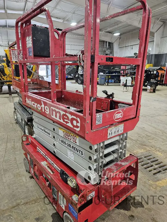 2019 MEC MICRO 19 Scissor Lift