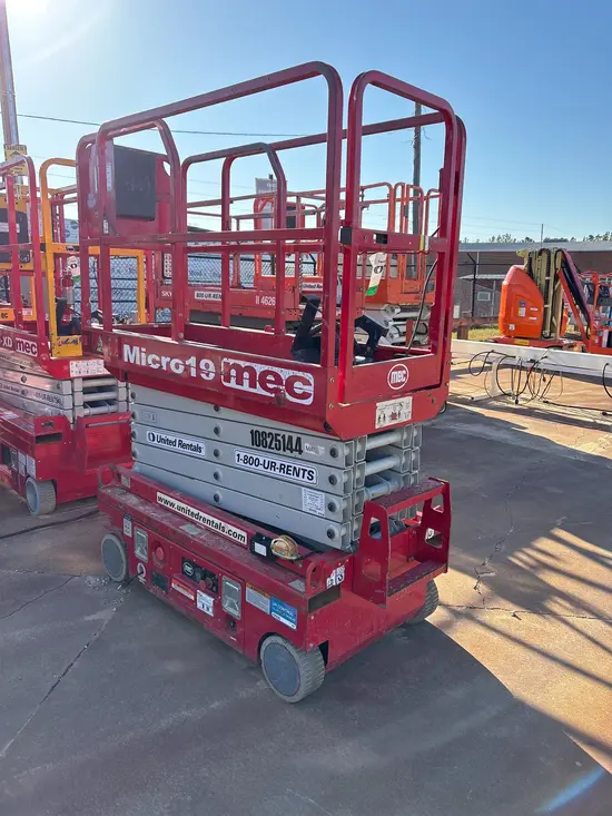 2018 MEC MICRO 19 Scissor Lift