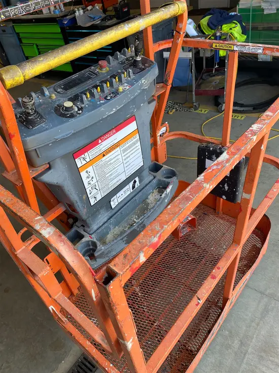2013 JLG E450AJ Articulating Boom Lift