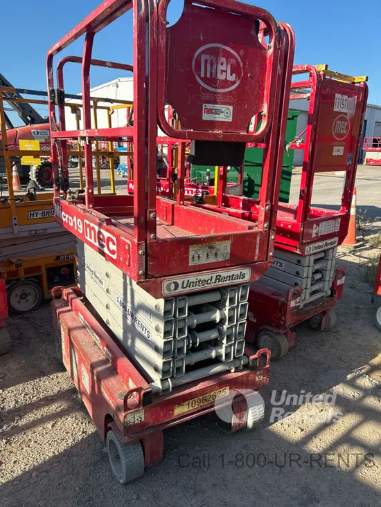 2019 MEC MICRO 19 Scissor Lift