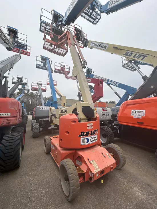 2013 JLG E450AJ Articulating Boom Lift