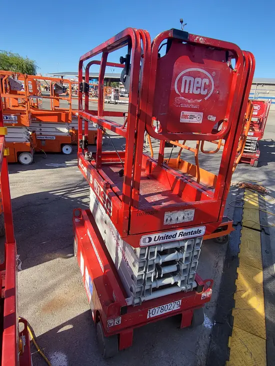 2018 MEC MICRO 19 Scissor Lift