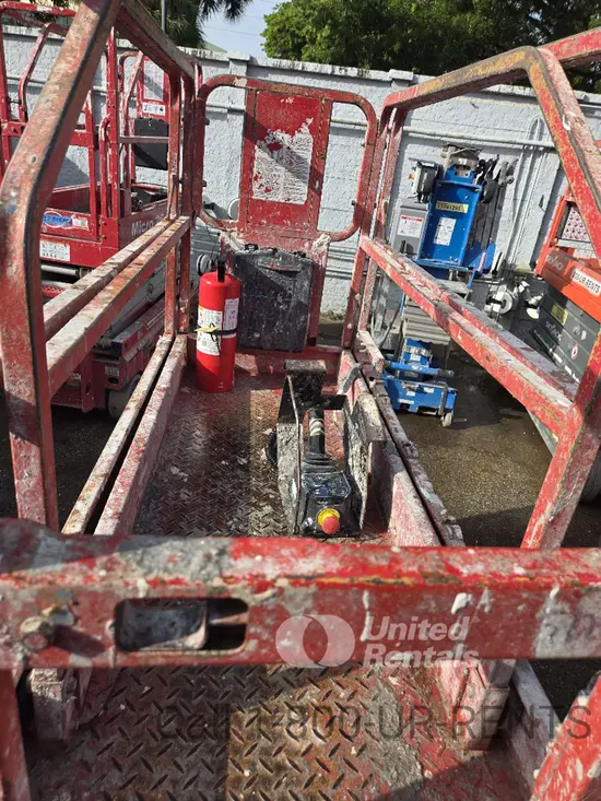 2017 MEC 1930SE Scissor Lift