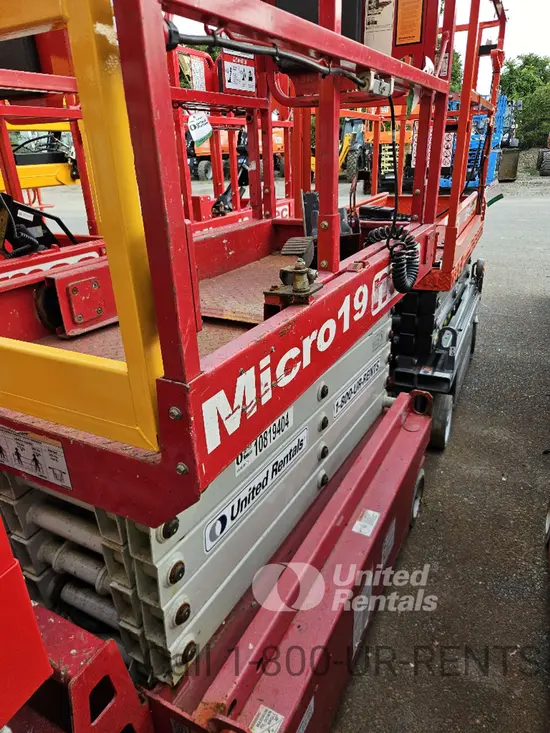 2018 MEC MICRO 19 Scissor Lift