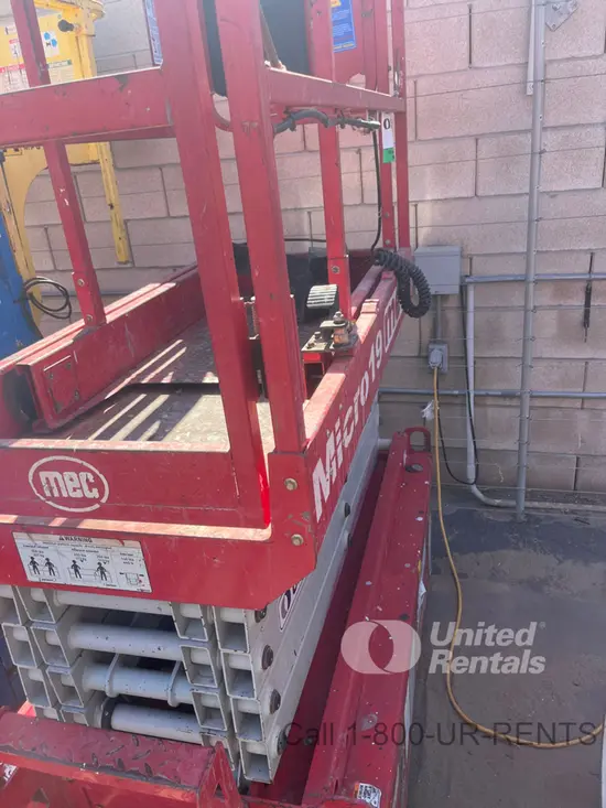 2019 MEC MICRO 19 Scissor Lift