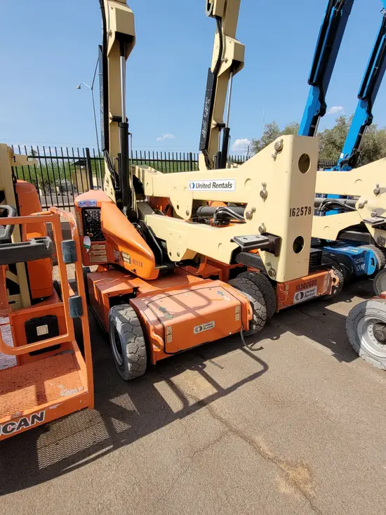 2016 JLG E400AJPN Articulating Boom Lift