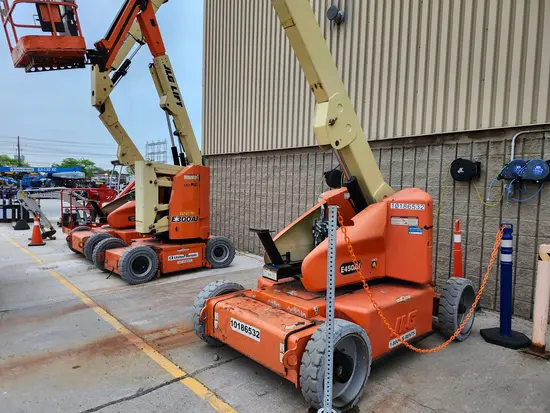 2013 JLG E450AJ Articulating Boom Lift