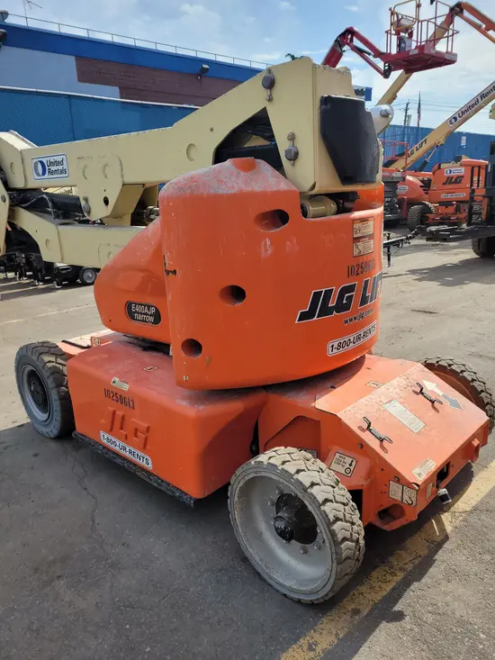 2014 JLG E400AJPN Articulating Boom Lift