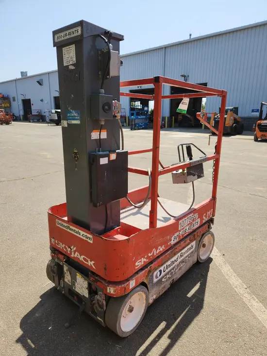 2018 Skyjack SJ12 Self-Propelled One-Person Lift