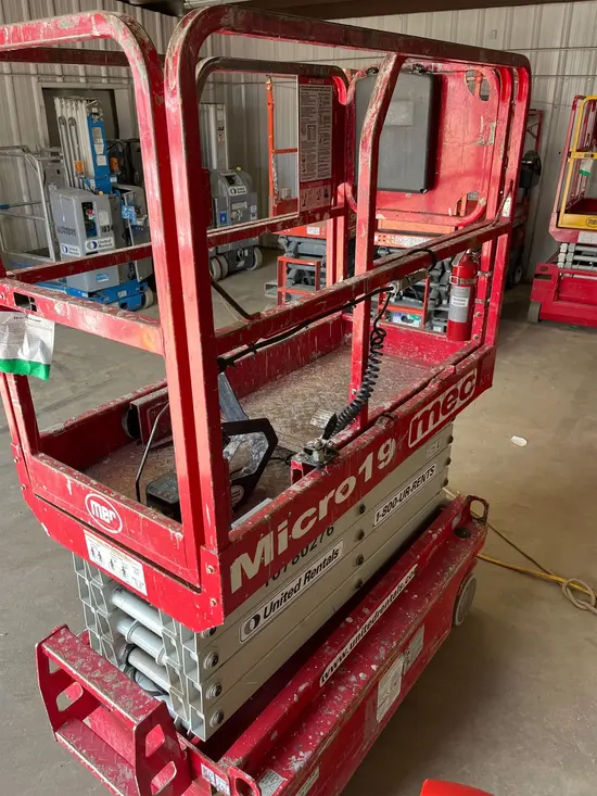 2018 MEC MICRO 19 Scissor Lift