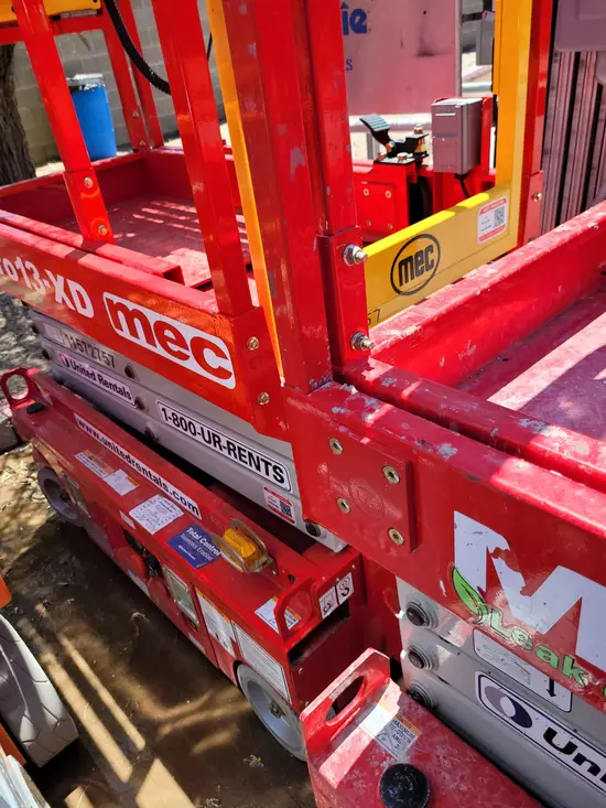 2022 MEC MICRO 19 Scissor Lift