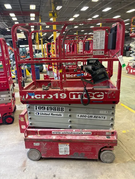 2019 MEC MICRO 19 Scissor Lift