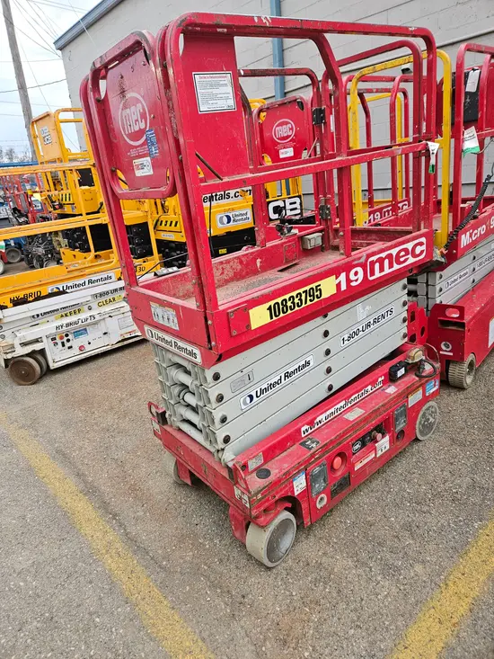 2018 MEC MICRO 19 Scissor Lift