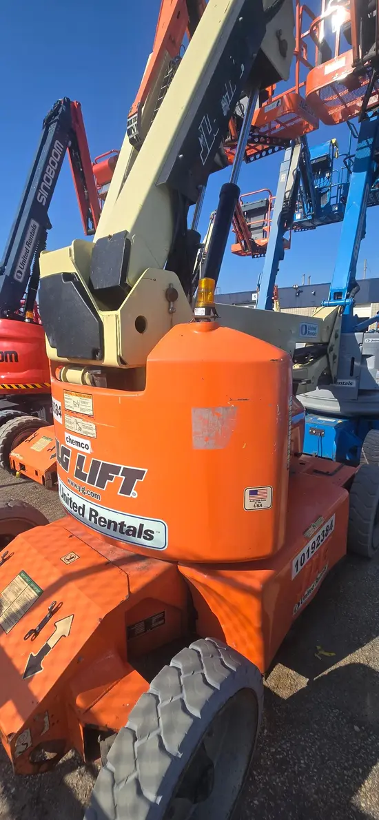 2013 JLG E450AJ Articulating Boom Lift