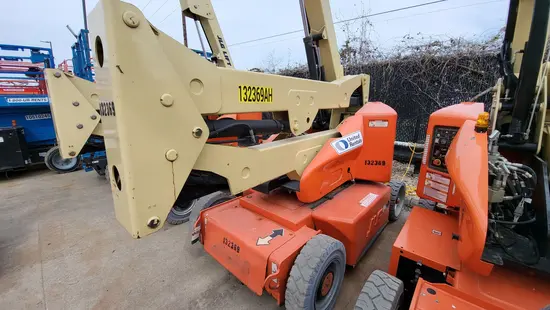 2013 JLG E400AJPN Articulating Boom Lift