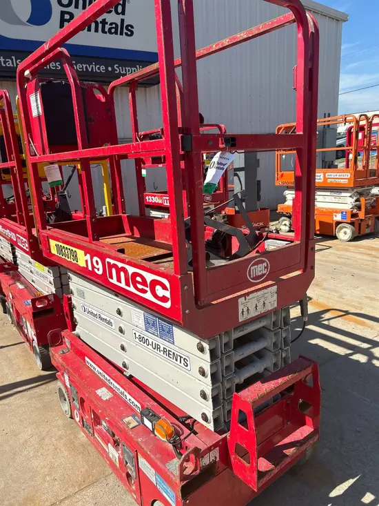 2018 MEC MICRO 19 Scissor Lift