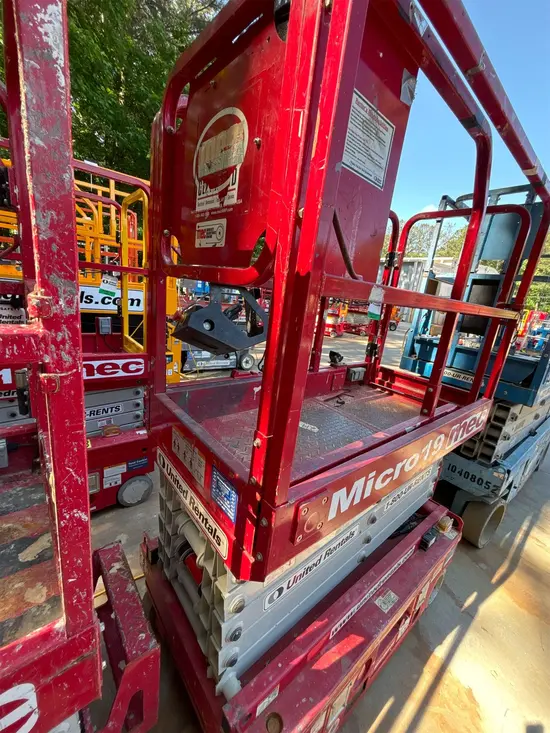 2018 MEC MICRO 19 Scissor Lift