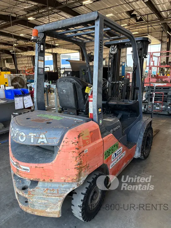 2018 Toyota 8FDU25 Warehouse Forklift