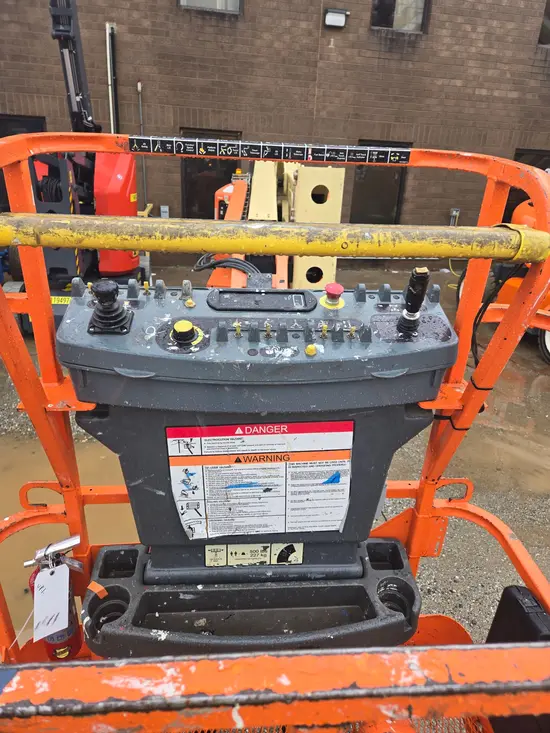 2017 JLG E450AJ Articulating Boom Lift