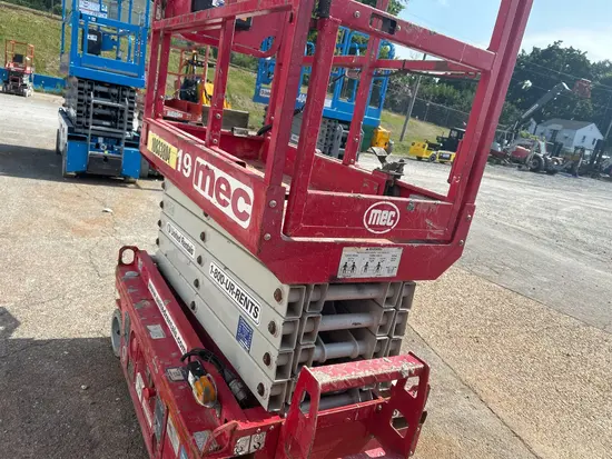 2018 MEC MICRO 19 Scissor Lift