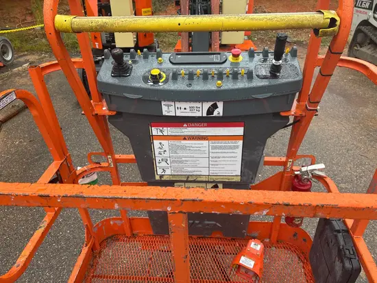 2017 JLG E400AJPN Articulating Boom Lift