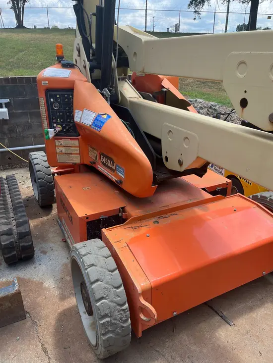 2015 JLG E450AJ Articulating Boom Lift