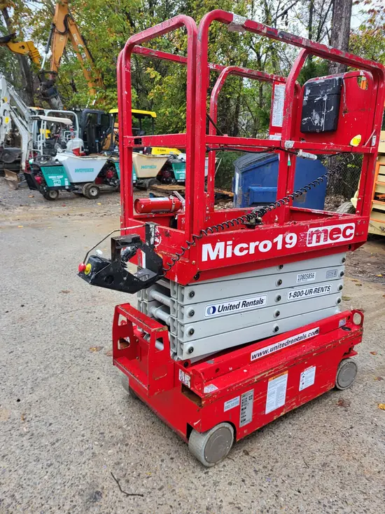 2018 MEC MICRO 19 Scissor Lift