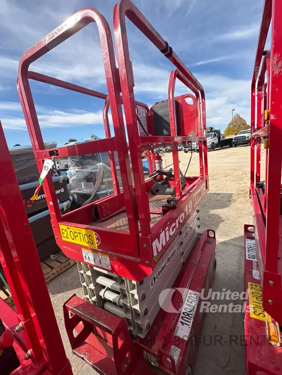2019 MEC MICRO 19 Scissor Lift