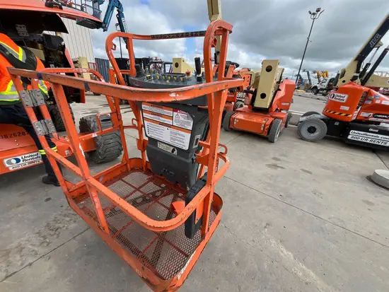2017 JLG E400AJPN Articulating Boom Lift