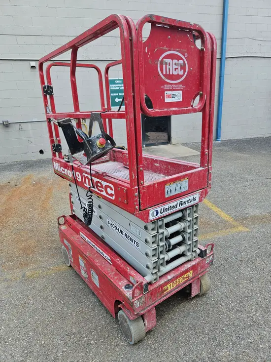 2019 MEC MICRO 19 Scissor Lift