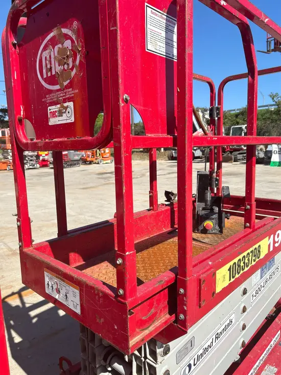 2018 MEC MICRO 19 Scissor Lift