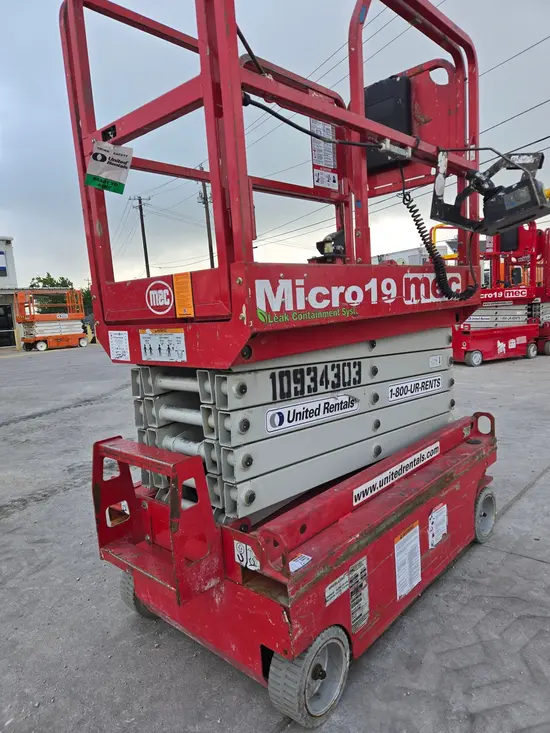 2019 MEC MICRO 19 Scissor Lift