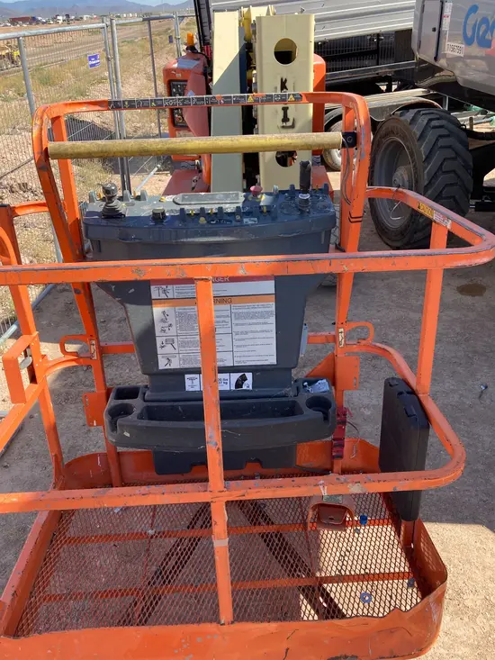 2015 JLG E400AN Articulating Boom Lift