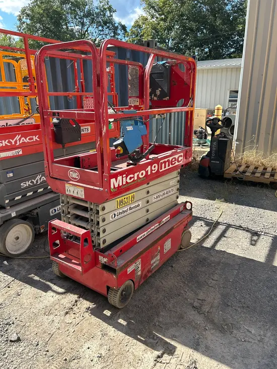 2019 MEC MICRO 19 Scissor Lift