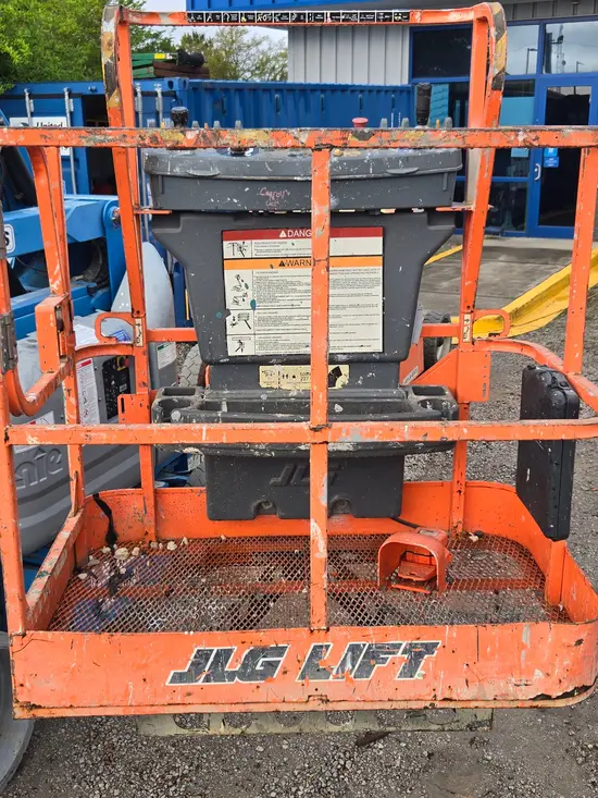 2017 JLG E400AJPN Articulating Boom Lift