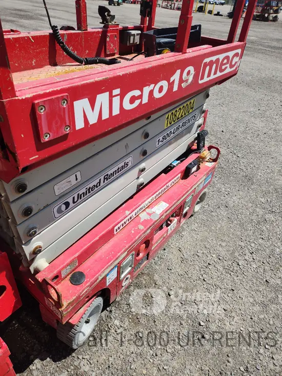 2018 MEC MICRO 19 Scissor Lift
