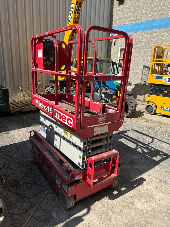 2019 MEC MICRO 19 Scissor Lift
