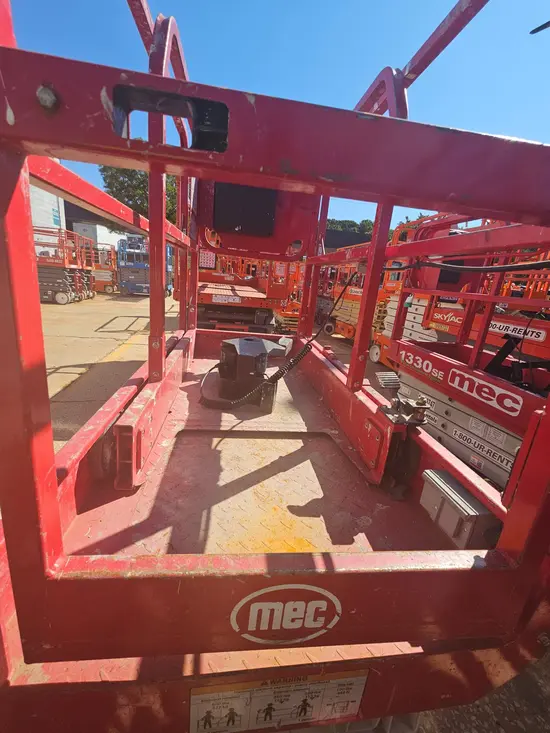 2018 MEC MICRO 19 Scissor Lift