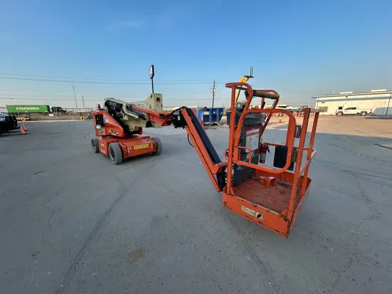 2017 JLG E400AJPN Articulating Boom Lift