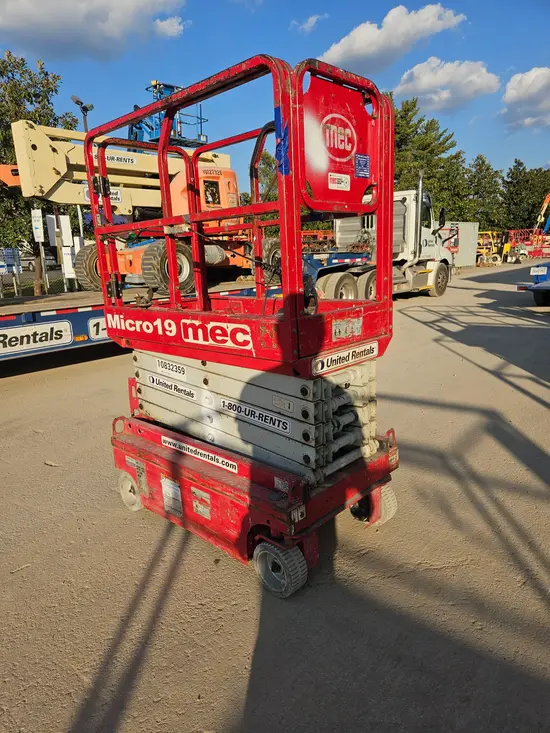 2018 MEC MICRO 19 Scissor Lift
