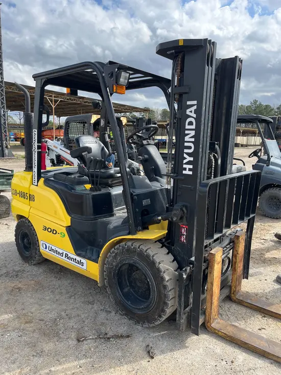 2017 HYUNDAI 30D-9 Warehouse Forklift