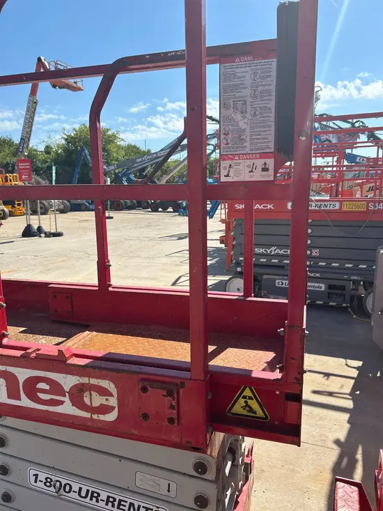 2018 MEC MICRO 19 Scissor Lift